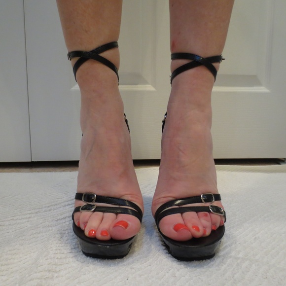 LAST CHANCE  Strappy Buckled Double Ankle Wrap Sandal Heels - Picture 2 of 4
